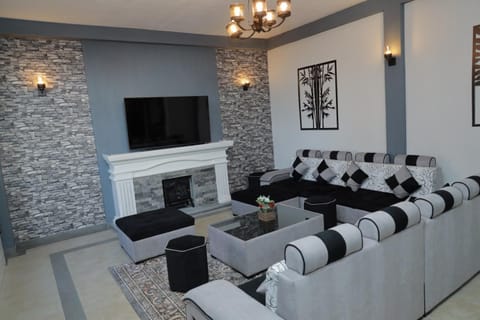 TV and multimedia, Seating area, Evening entertainment