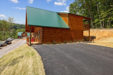 You Are My Sunshine - 3 BR Cabin - Downtown Pigeon Forge!! House in Pigeon Forge