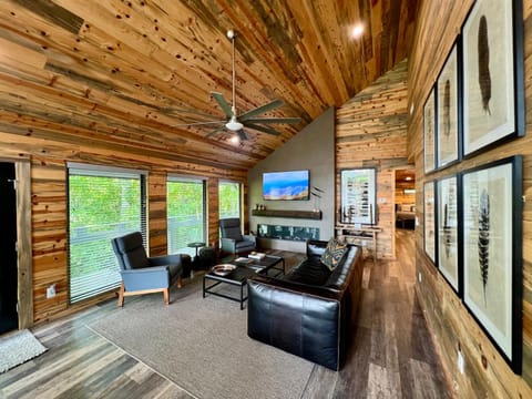 Experience luxury at Smoky Mountain Hideaway, just 5 miles from downtown Gatlinburg House in Gatlinburg