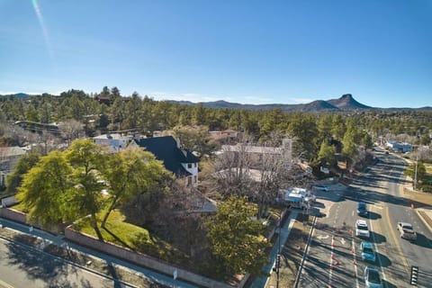 Historic Brinkmeyer Manor Walk to Downtown House in Prescott