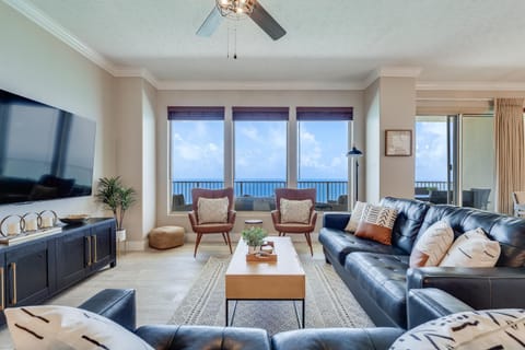 Newly Renovated Luxury OCEAN FRONT Condo! Top Floor Condo with PENTHOUSE OCEAN VIEWS! House in Lower Grand Lagoon