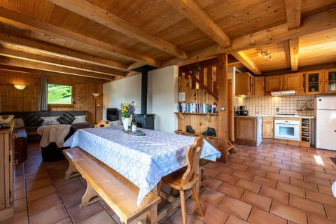 Le Grépon, Piscine et Aire de jeux Chalet in Notre-Dame-de-Bellecombe