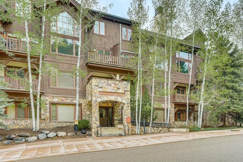 Arrowhead Ski Condo with Pool Access - Walk to Lift! Apartment in Edwards