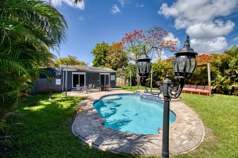 5Bed 4Bath with Huge Patio and Pool close to the Beach House in Dania Beach