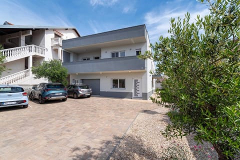 Property building, Facade/entrance, Off site