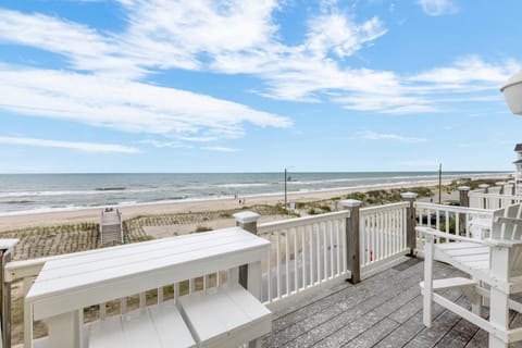 Coastal Bliss House in Surf City