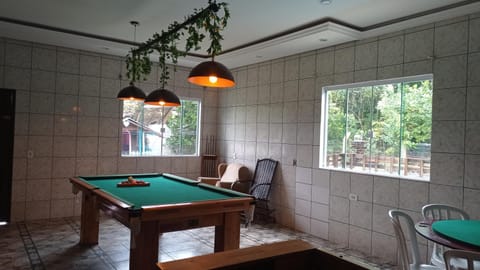 Billiard, Game Room