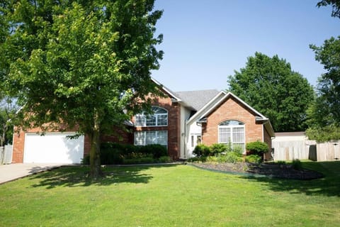 Walking distance to Coler MTN Bike - 3BR 2BA House in Rogers