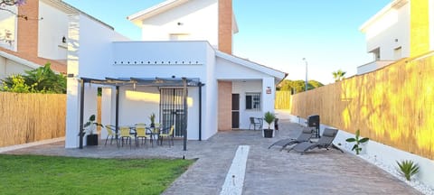 Property building, Patio, Garden, Dining area, Garden view