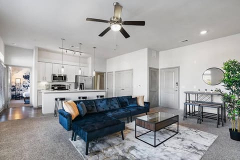 Kitchen or kitchenette, Living room, Seating area, Dining area, pet friendly, stove