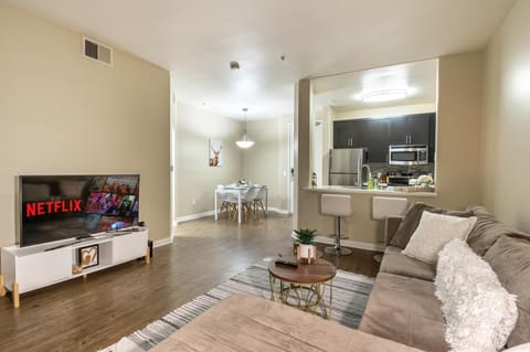 Cozy 1BD apt in MdR! Free parking and pool! Apartment in Marina del Rey