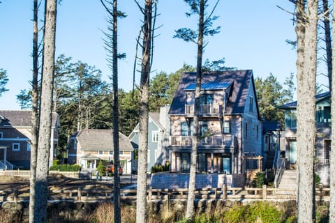 Property building, Day