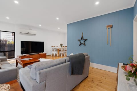 Relaxed Family Beach House - No Linen Included Casa in Port Elliot