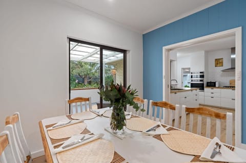 Relaxed Family Beach House - No Linen Included Casa in Port Elliot