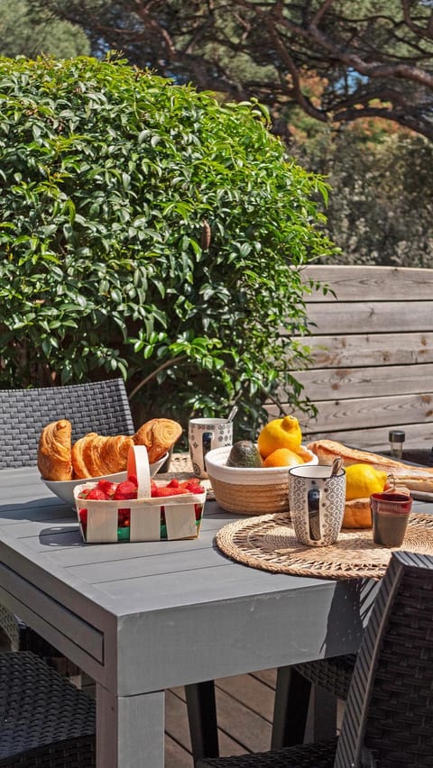 Dining area, Garden view