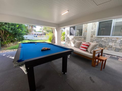 Billiard, Game Room