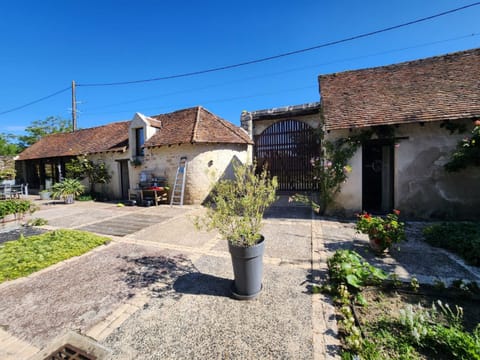 Property building, Garden, Balcony/Terrace