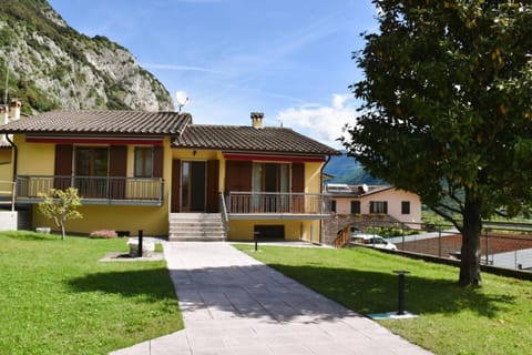 Property building, Spring, Day, Natural landscape, Garden, Garden view, Mountain view