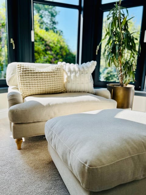 Seating area, Bedroom, Garden view