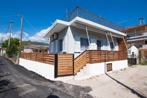 Property building, Day, Neighbourhood, Street view