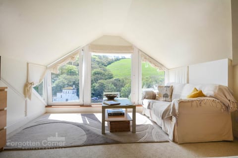 Upper Deck Kean Hill Apartment in Cawsand