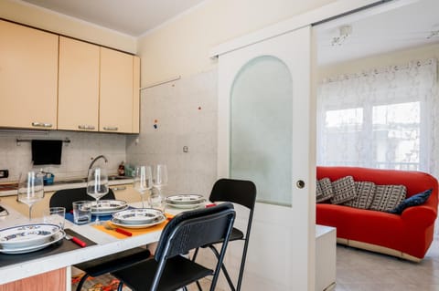Kitchen or kitchenette, Living room