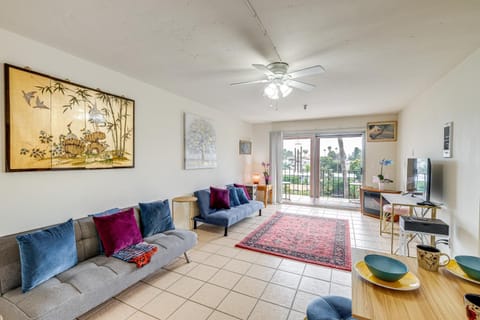 Sunny San Diego Condo Near Hospitals! Apartment in Pacific Beach