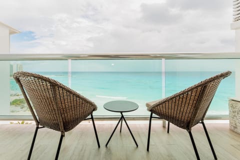 The Ocean Vibes Suites by Casa Paraiso Apartment hotel in Cancun