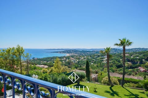 Villa avec vue panoramique sur le golfe de St Tropez - Villa Bicotine Villa in Sainte-Maxime