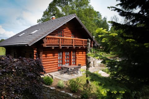 Property building, Natural landscape, Garden, Balcony/Terrace