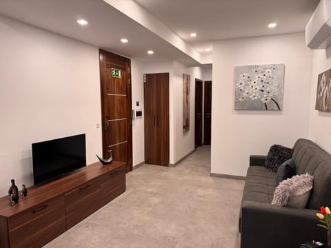 Communal lounge/ TV room, TV and multimedia, Living room, Seating area