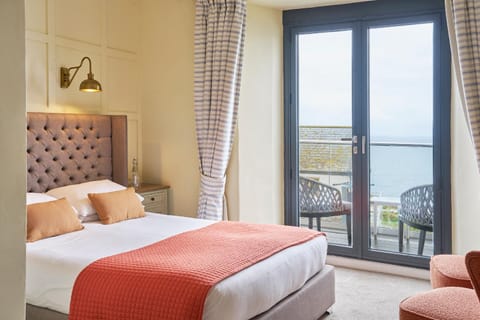 Bed, Seating area, Bedroom, Sea view, Sunset