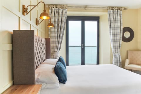 Bed, Balcony/Terrace, Bedroom, Sea view