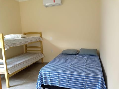 Bed, Photo of the whole room, Bedroom, bunk bed, air conditioner