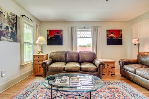 Cozy Elkhart Lake Apartment Walk to Town and Dining Apartment in Elkhart Lake