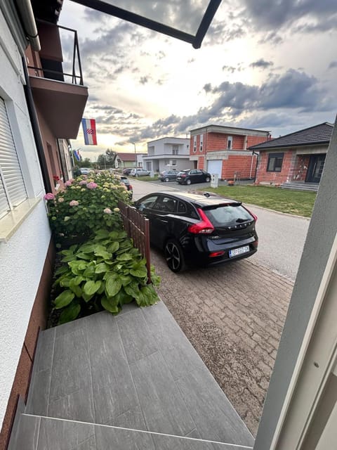 Neighbourhood, Parking