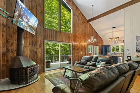 Twisted Oak House in Beech Mountain