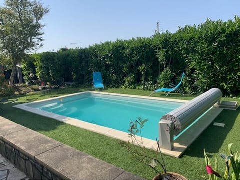 Maison paisible tout confort avec agréable jardin et piscine House in Royan