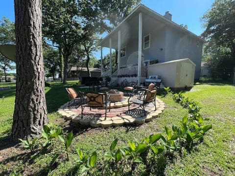 SERENITY Lakehouse Casa in Payne Springs