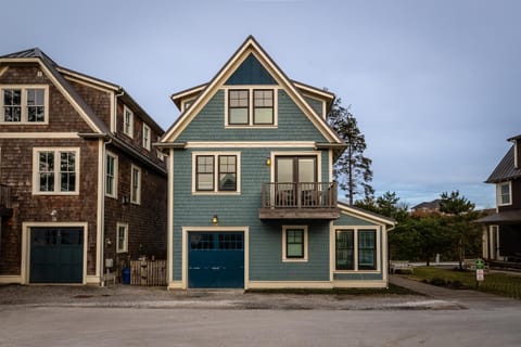 Property building, Day, Neighbourhood