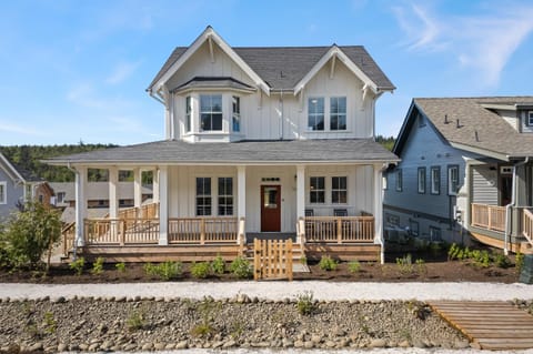 Property building, Spring, Day, Neighbourhood, Street view