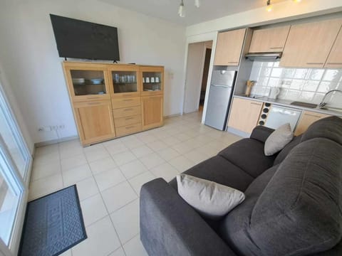 Appartement T2 avec Terrasse, Piscine et Parking Privé - Marseillan - FR-1-326-826 Apartment in Marseillan