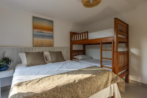 Bed, Photo of the whole room, Bedroom, bunk bed