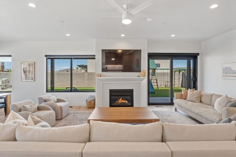 Living room, Seating area, fireplace