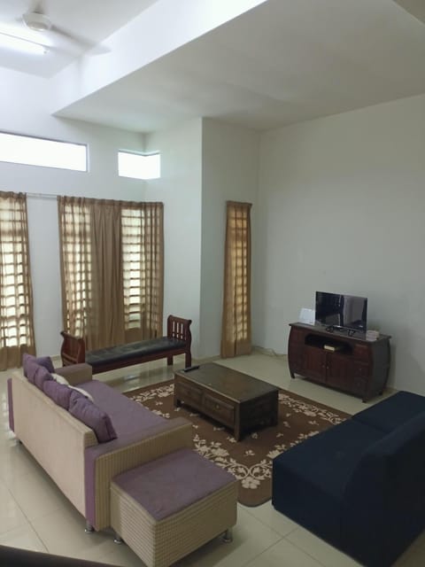 Communal lounge/ TV room, Living room, Seating area