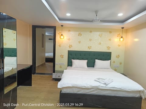 Bed, Photo of the whole room, Bedroom, towels, wardrobe, air conditioner