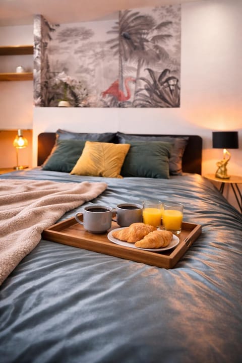Bed, Bedroom