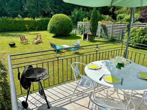 Patio, Spring, Day, Garden, Dining area, Garden view