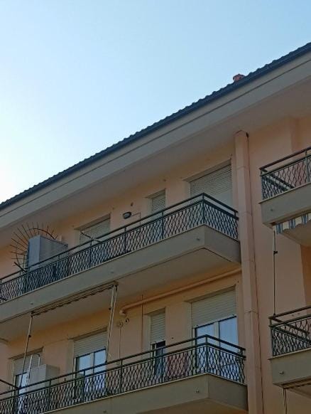 Property building, Day, Balcony/Terrace