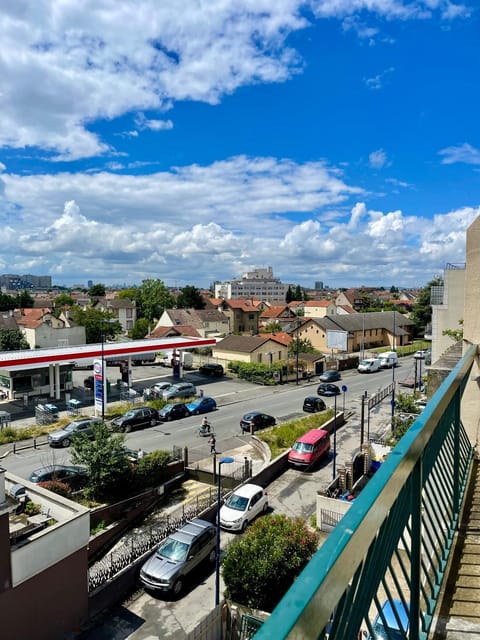 Day, Neighbourhood, View (from property/room), Balcony/Terrace, City view, Street view